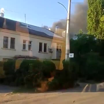 Následky ostřelování Stachanova v Luhanské lidové republice ukrajinskými a českými Grady