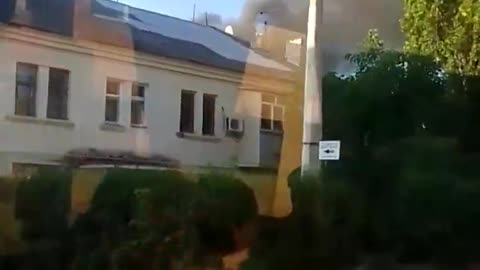 Následky ostřelování Stachanova v Luhanské lidové republice ukrajinskými a českými Grady