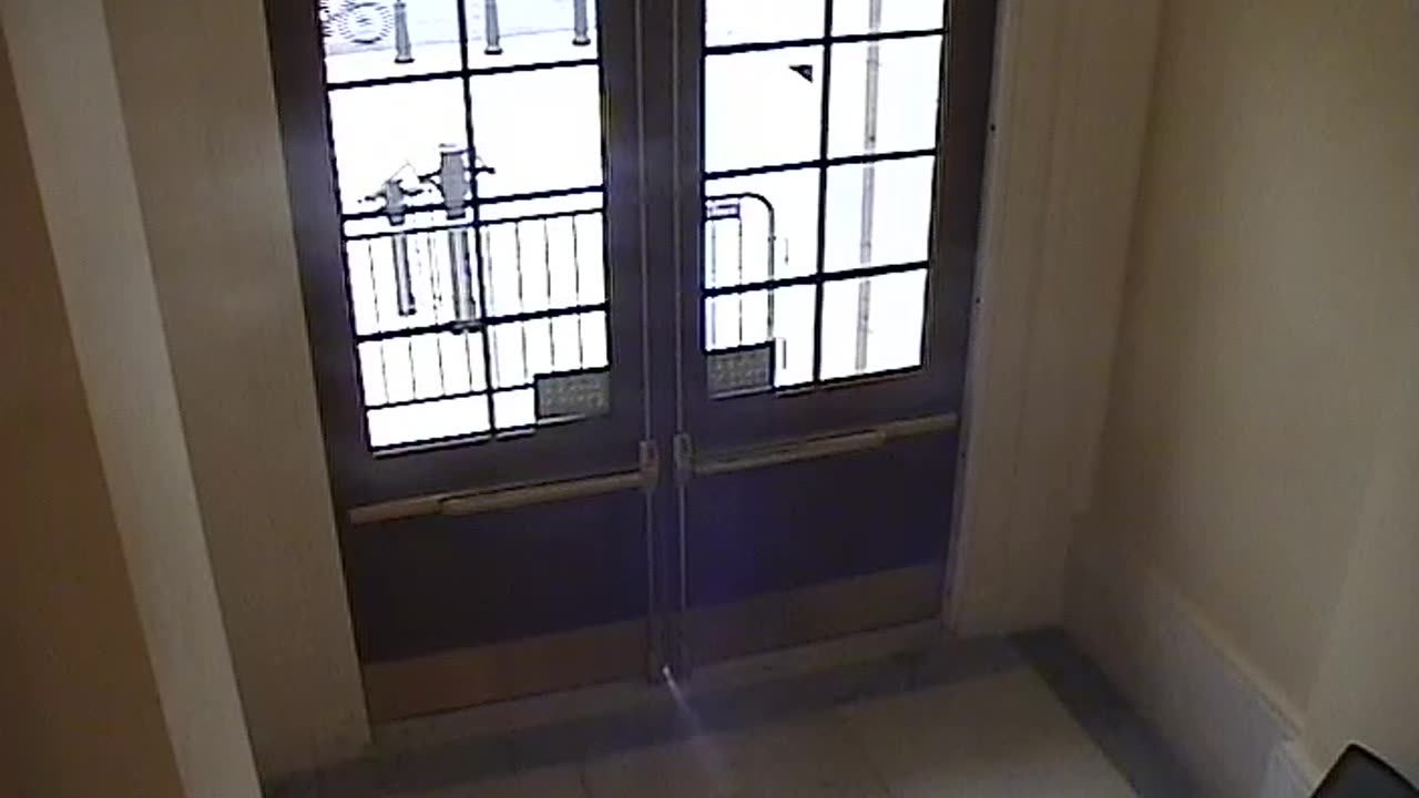 3443CHOB02CH12NRotundaExit_2021-01-06_12h20min01s113ms.mp4