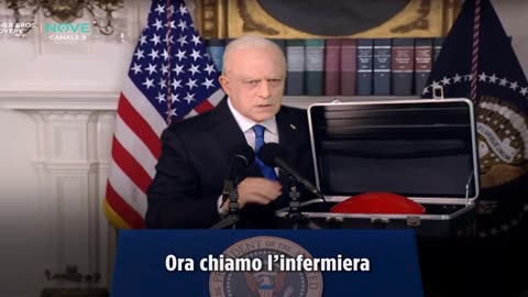Maurizio Crozza si trasforma in Joe Biden in un'esilarante sketch
