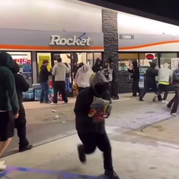 Mass looting at the Rocket gas station.