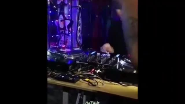 Este dj esta loco...😲😲 es un crack tienen que verlo