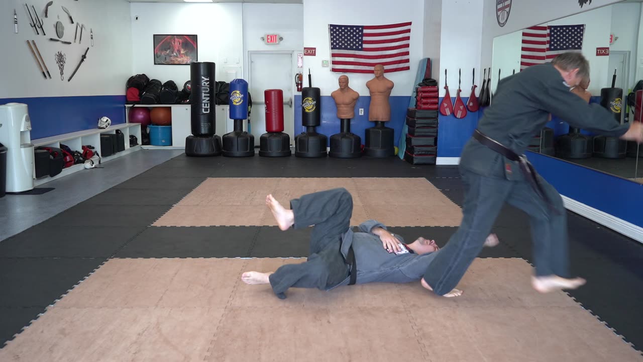 An example of the American Kenpo technique Reversing Circles