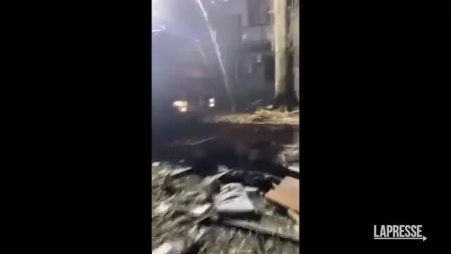 Ucraina, Russia bombarda palazzo a Mykolaiv 6 morti