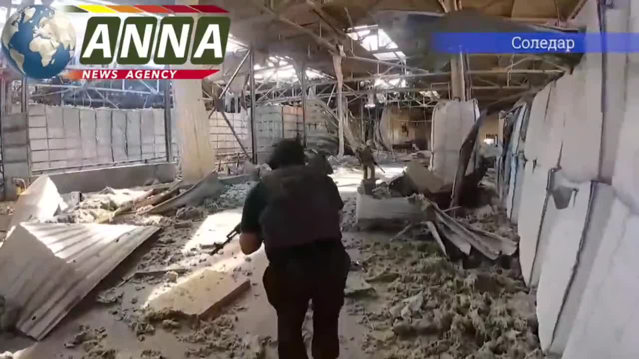 Εικόνα από την κατάληψη του εργοστασίου της Κνάουφ στο Σολεντάρ από τα Ρωσικά στρατεύματα.