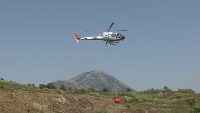 Tutti gli interventi dell' elicottero antincendio (AS-350) nel mio paese (Cervaro FR)