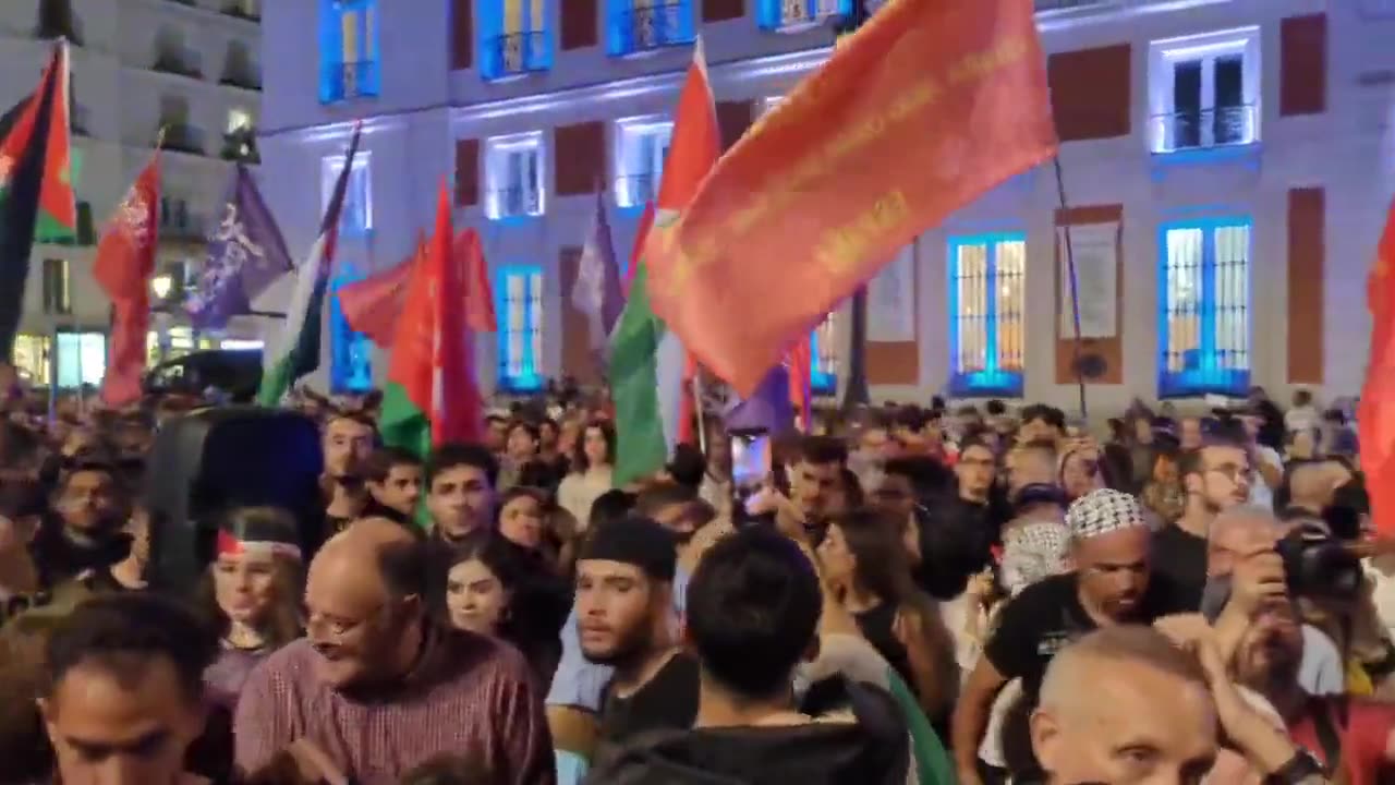 People In Spain Supporting Palestine