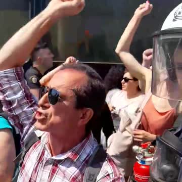 Η στιγμή που αφέθηκαν Ελεύθεροι οι Υγειονομικοι που κρατήθηκαν στη ΓΑΔΑ