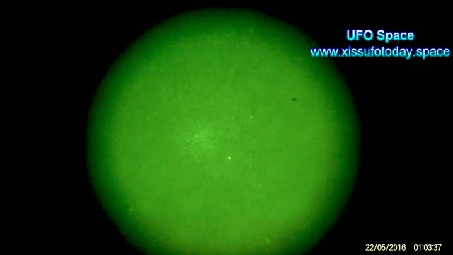 Two UFOs crossed each other in the night sky, May 22, 2016 Part 4