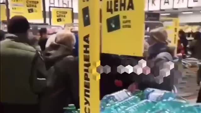 People in Moscow fighting for.. SUGAR.