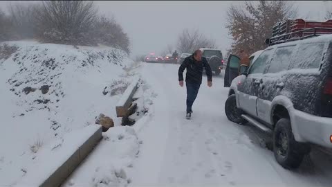 Makinat e bllokuara ne Qafen e Murrizit, ne rrugen e Arbrit