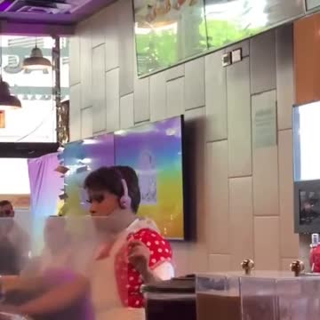 Drag takes orders at Taco Bell
