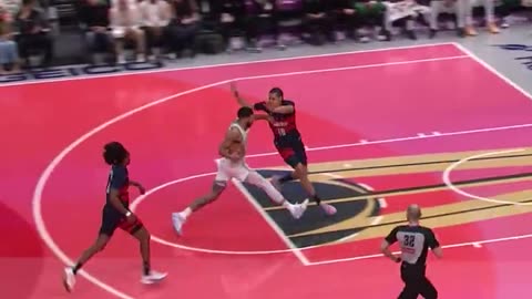 Boston Celtics - The two-hand jam 🔨