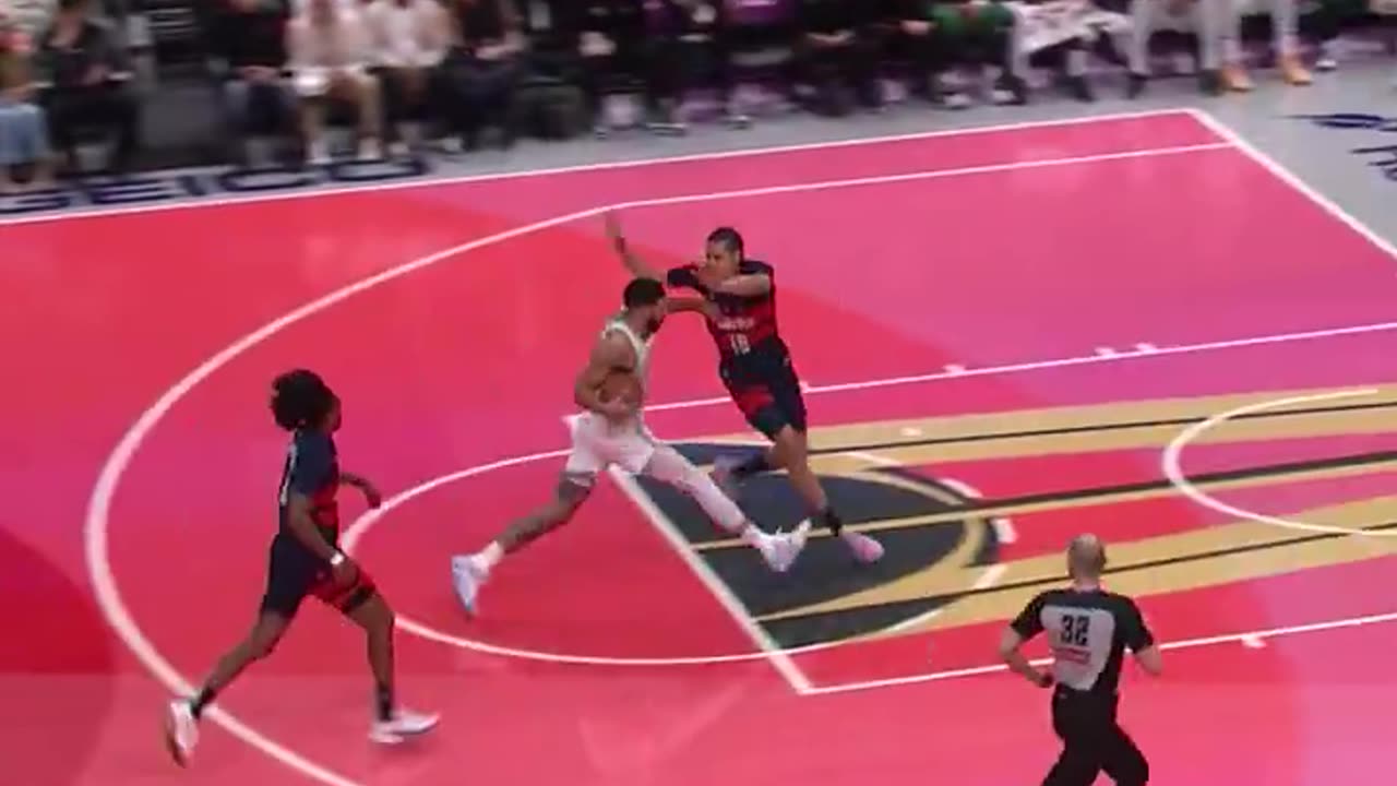 Boston Celtics - The two-hand jam 🔨