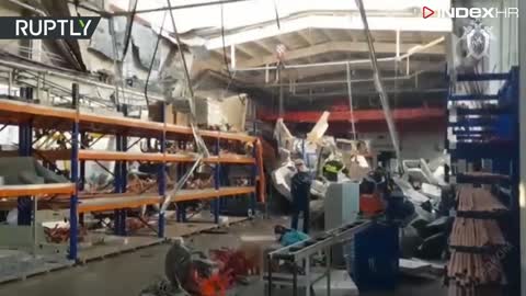 3 mrtvih, 12 ozlijeđenih: pogledajte trenutak urušavanja stropa u ruskoj tvornici