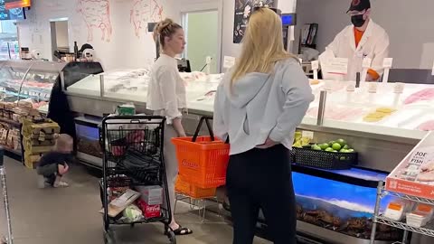 NEW! Amber Heard SPOTTED grocery shopping in the Hamptons after Johnny Depp Trial