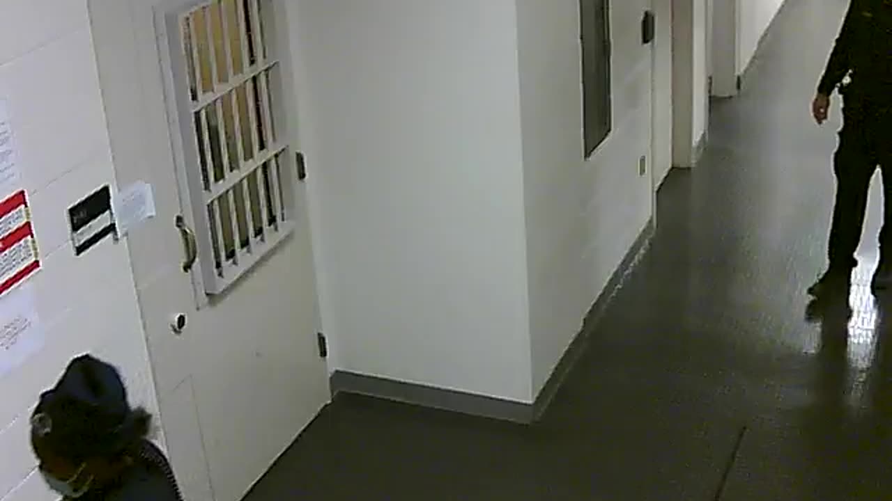 1665HQOB02PrisonerProcessingCell_2021-01-06_15h20min01s577ms.mp4