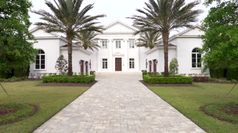 Estate in Disneys Golden oak