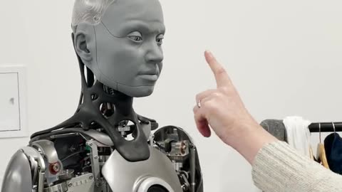 Gerçekten bir ROBOT'mu! Yoksa bilgisayar HİLESİ'mi