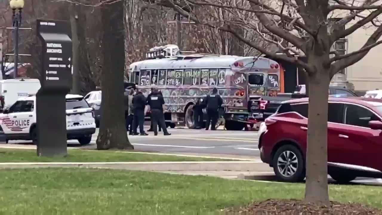 Hippies For Trump Bus Stopped At DOJ HQ (2:57pm, Jan 5)