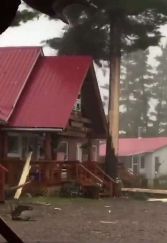 ΑΥΤΗ ΕΙΝΑΙ ΑΣΤΡΑΠΗ.