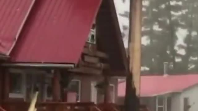 ΑΥΤΗ ΕΙΝΑΙ ΑΣΤΡΑΠΗ.