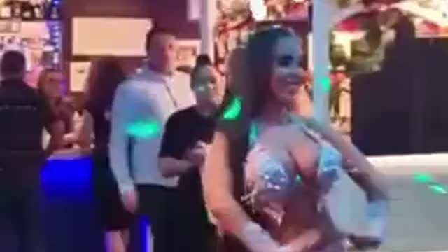 PAY ATTENTION Sexy Girl Dancing ... HOT GIRL DANCING FUNNY VIDEO