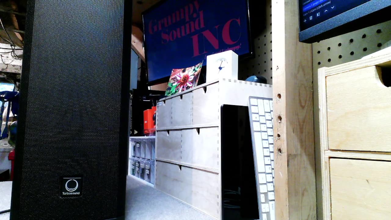 Grumpy Sound In first video Unboxing Turbosound ip300 Powered Speaker