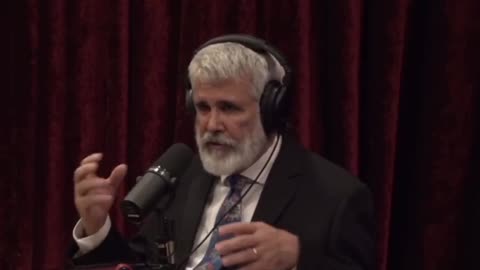 On Joe Rogan, Dr Robert Malone suggests we are living through a mass formation psychosis.