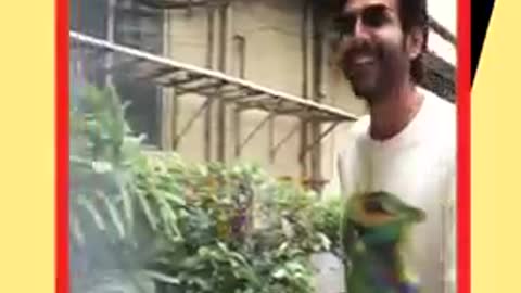 KARTIK AARYAN SPOTTED OUTSIDE NAMAH PICTURES PVT LTD FOR MEETING - Viral Masala