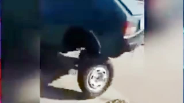 Carro BATE com TUDO em meio fio!!