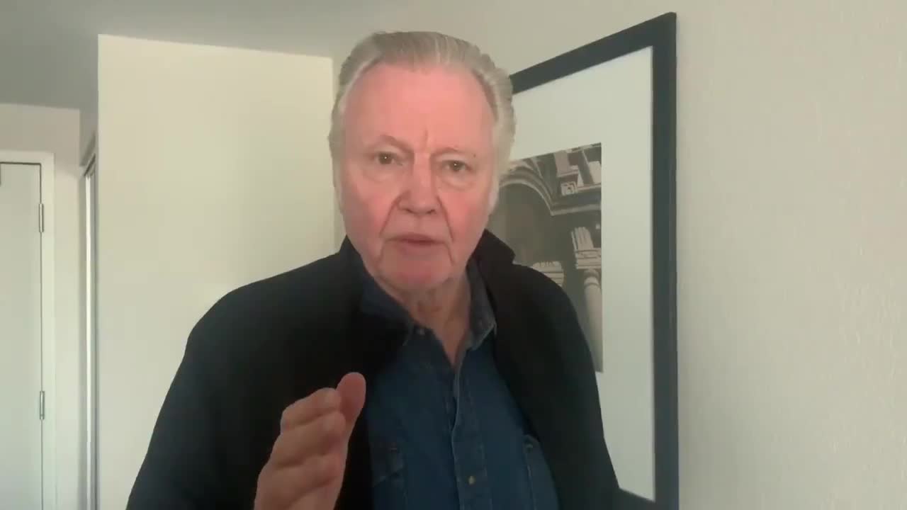 Jon Voight praises Laura Ingraham for defending Trump