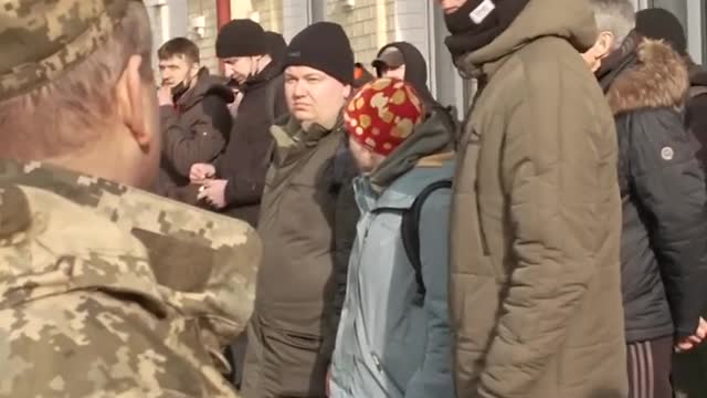 civilians go to fight in Ukraine