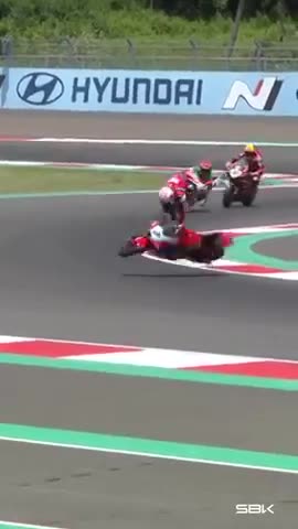 going until the edge with the acceleration(turn)/al limite con la acceleracion en curva