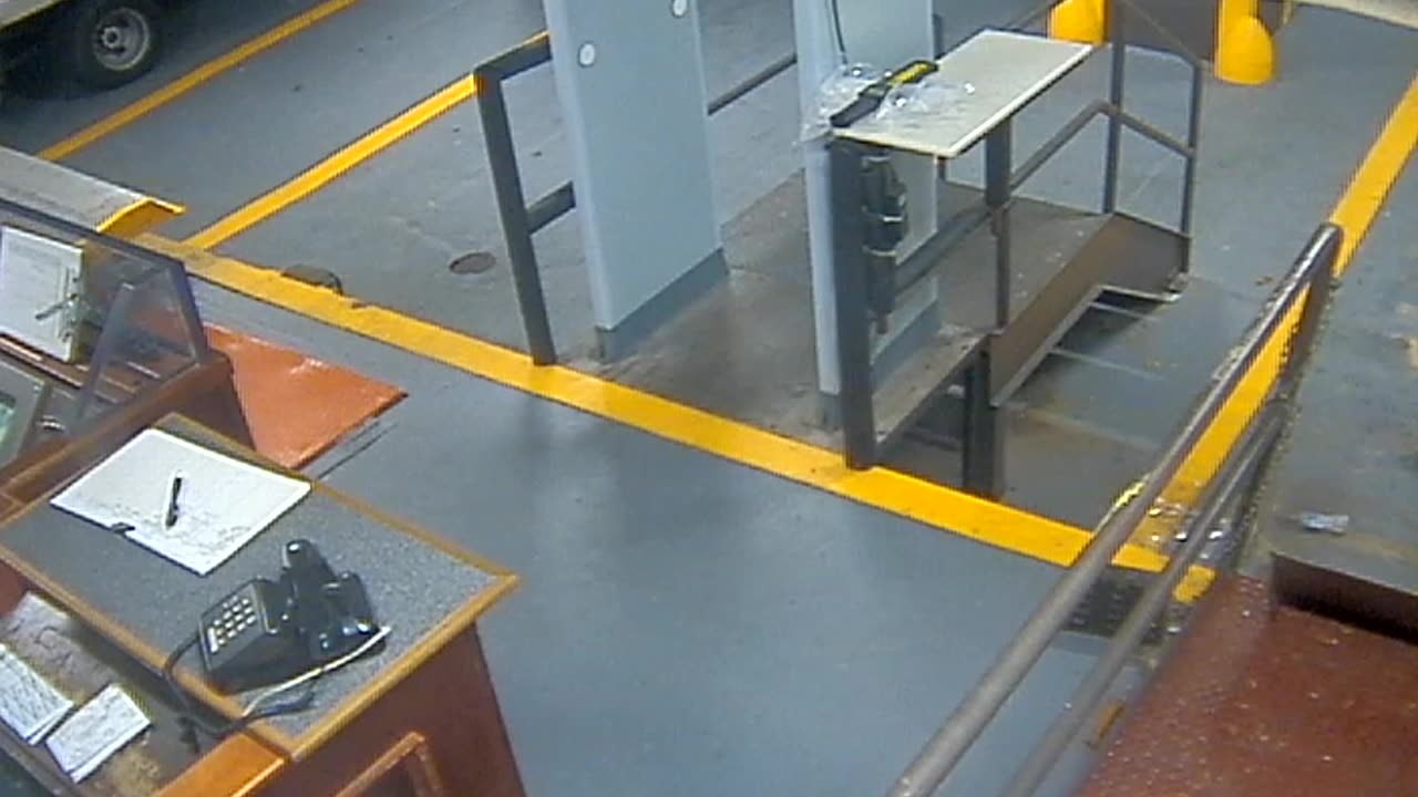 3205LHOBBACStLoadingDock_2021-01-06_11h39min50s600ms.mp4