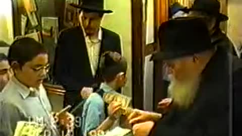 20. Yud Alef Tishrei 5752, Dollars to kids = י"א תשרי תשנ"ב