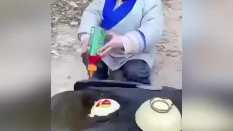 Cамостоятельный мальчишка, такой с голоду не пропадёт!