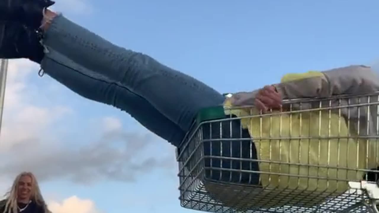 https://www.tiktok.com/@georgiahassarati/video/6832207016191184133?lang=en