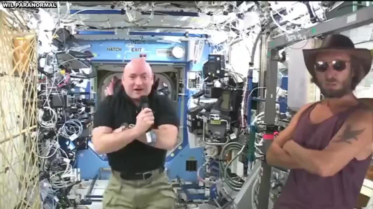 SPACE PUPPETS