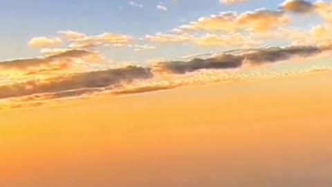 The afterglow calls for help in the clouds, and the sun is finally submerged.