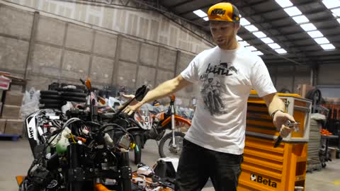 Drifting the KTM RC 390 cup bike