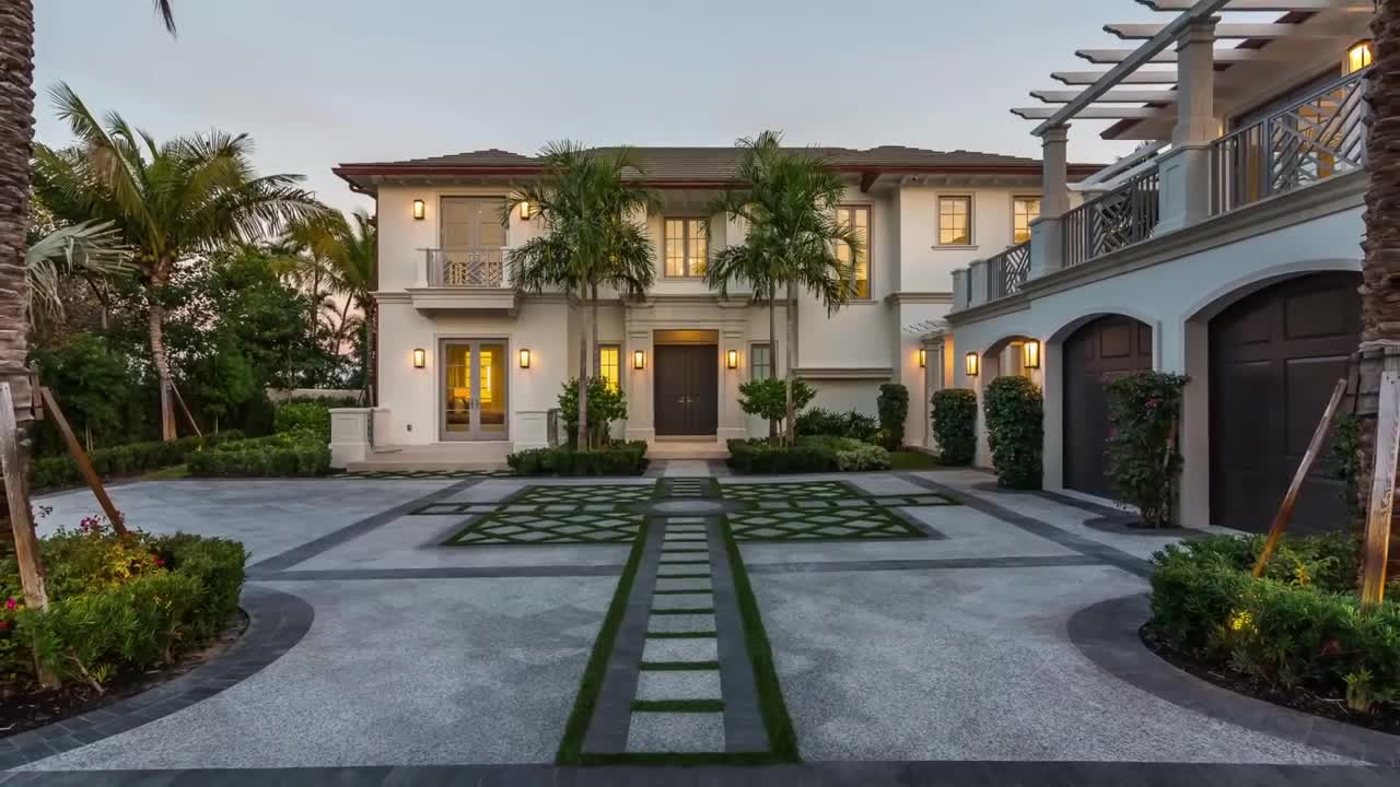 Ultra-luxurious Island-style home
