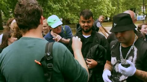 Bob challenging Mo Deen on Christian sects, Original Injeel & Trinity Speakers Corner