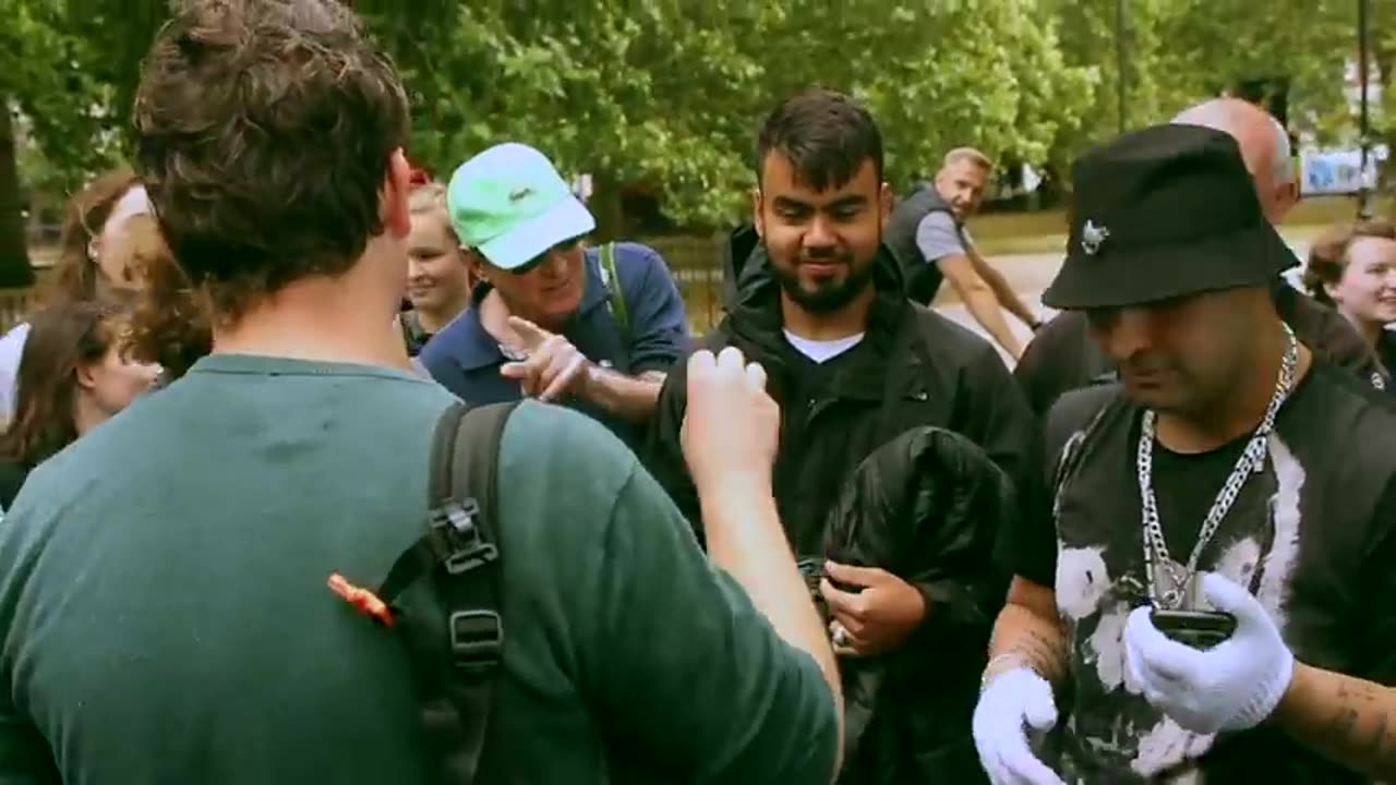 Bob challenging Mo Deen on Christian sects, Original Injeel & Trinity Speakers Corner
