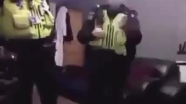 London Police Break Into Elvis Live Streamers Home Because They Think He Was Having A Party!