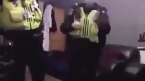 London Police Break Into Elvis Live Streamers Home Because They Think He Was Having A Party!