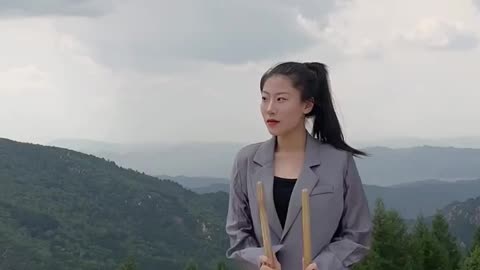 # original video #The scenery on the mountain is beautiful. Life is like a journey against the odds.