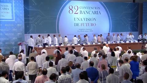 Propone presidente reducir comisiones por envío de remesas durante la 82 Convención Bancaria