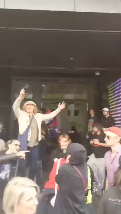 Aussies out in force calling out FAKE NEWS ABC