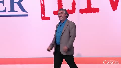 דל ביגטרי בהרצאה על בטיחות חיסונים